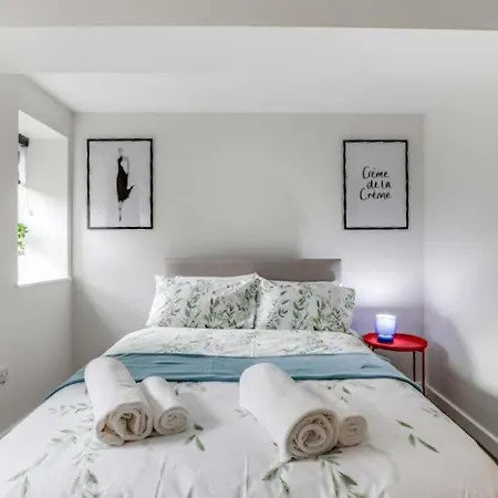 Luton Cozy & Lovely Stay For Contractors Экстерьер фото