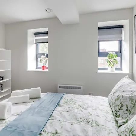 Luton Cozy & Lovely Stay For Contractors Экстерьер фото