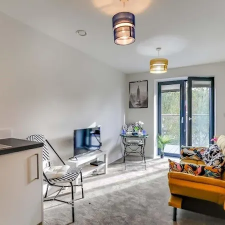 Luton Cozy & Lovely Stay For Contractors Экстерьер фото
